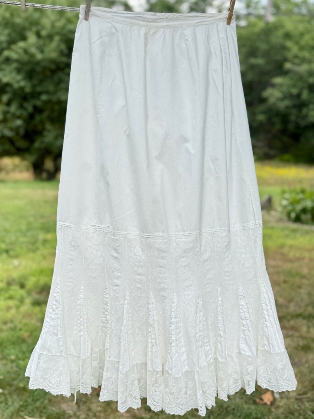 Antique Turn of the 20th Century White Cotton Mermaid Petticoat M/L Lace Flounce